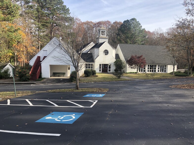 Primary Photo Of 722 Rockbridge Rd SW, Lilburn Religious Facility For Lease