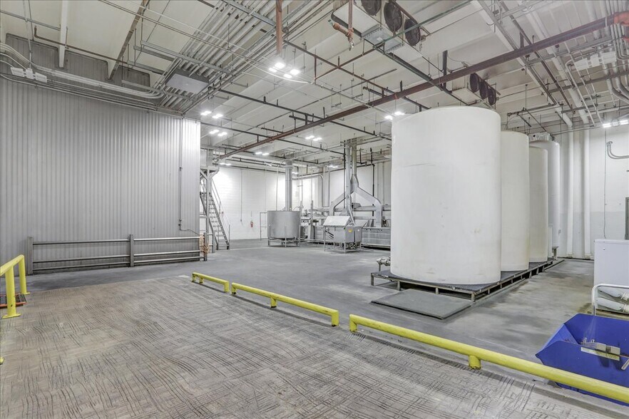 More Photos Of 901 E 66th St, Lubbock Manufacturing For Sale