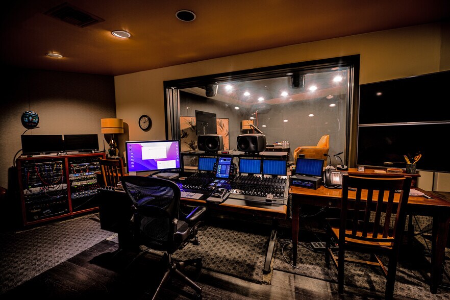 More Photos Of 3449–3453 Cahuenga Blvd W, Los Angeles Movie Radio TVStudio For Sale
