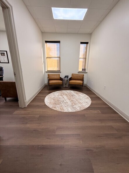 More Photos Of 24 W Chase St, Pensacola Office For Lease
