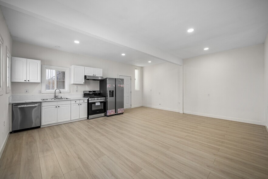 More Photos Of 2823 W 8th St, Los Angeles Office For Lease