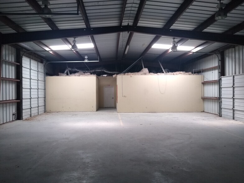 More Photos Of 1959 Saratoga Blvd, Corpus Christi Warehouse For Sale
