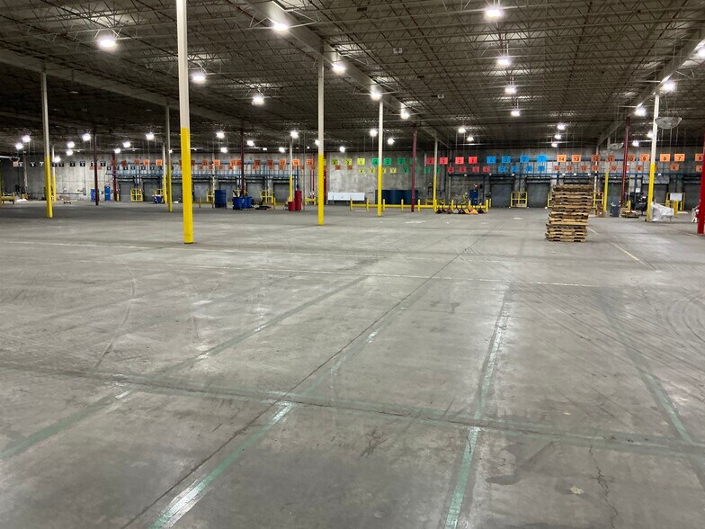 More Photos Of 1551 E Willow St, Kankakee Warehouse For Lease