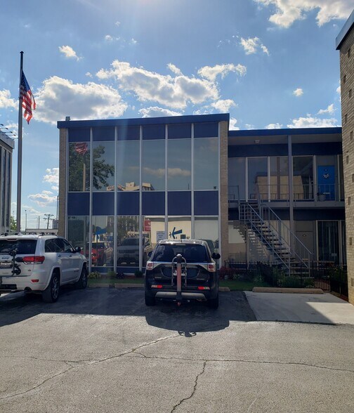 More Photos Of 710 Higgins Rd, Park Ridge Office Residential For Lease