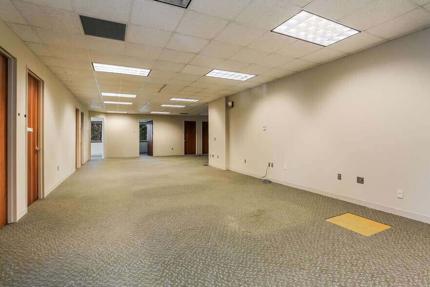More Photos Of 125 Powder Forest Dr, Simsbury Office For Sale