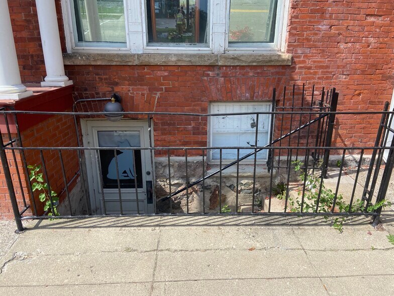 More Photos Of 110 Battle Aly, Holly Storefront For Sale