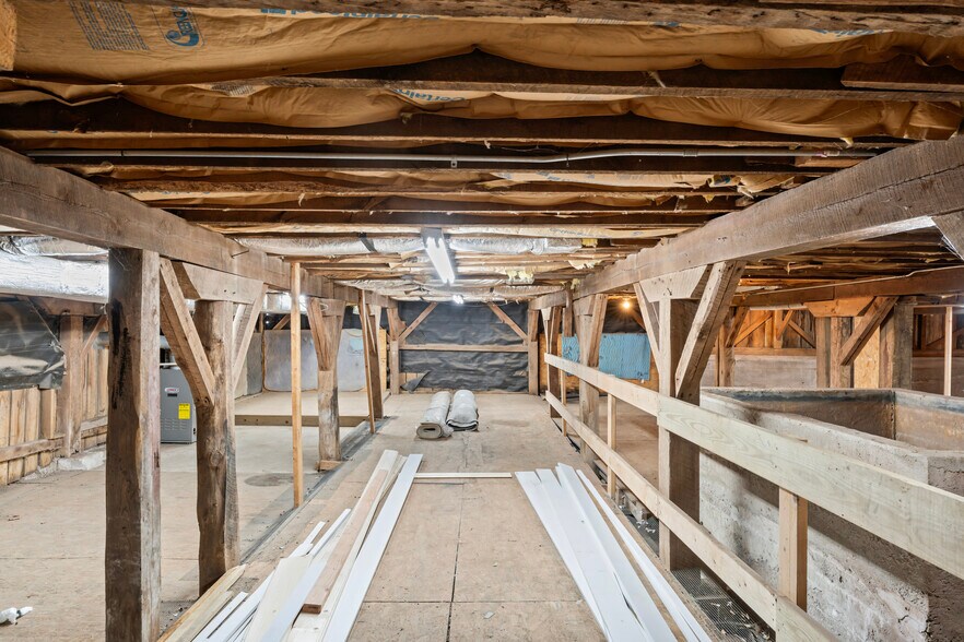 More Photos Of 20704 Ashburn Rd, Ashburn Unknown For Lease