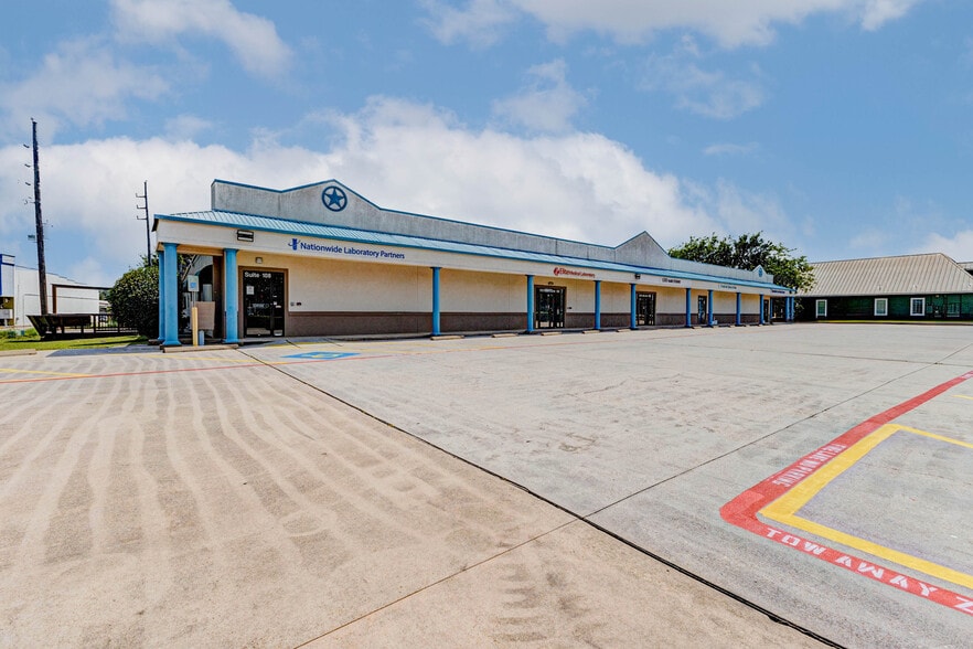 More Photos Of 1101 Alma St, Tomball Medical For Lease