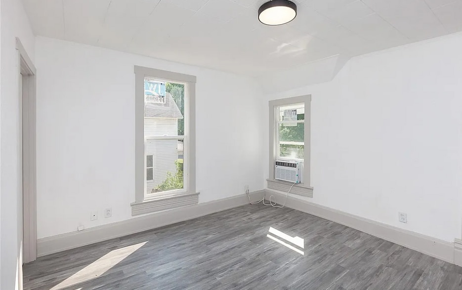 More Photos Of 1333 22nd St, Des Moines Apartments For Sale