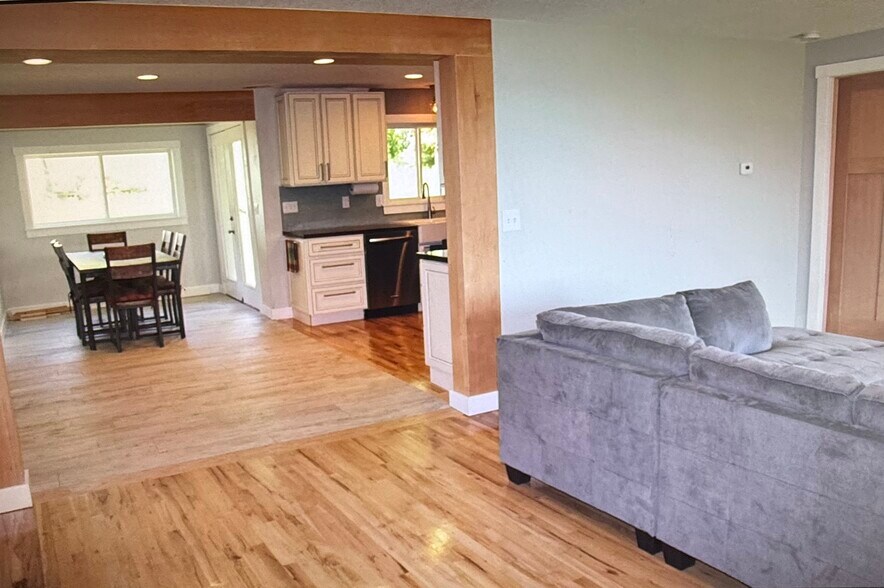 More Photos Of 1505 NW 10th Ave, Camas Multifamily For Sale