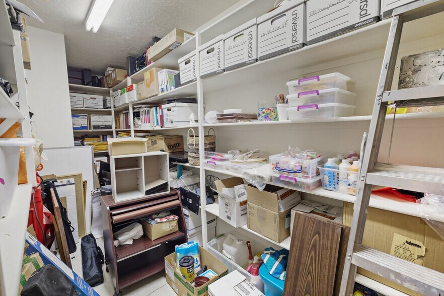 More Photos Of 255 S Main St, Richfield Office For Sale