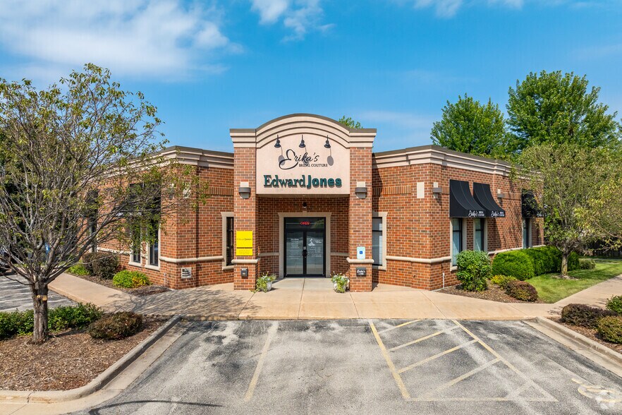 More Photos Of 1526 S Commercial St, Neenah Storefront Retail Office For Lease