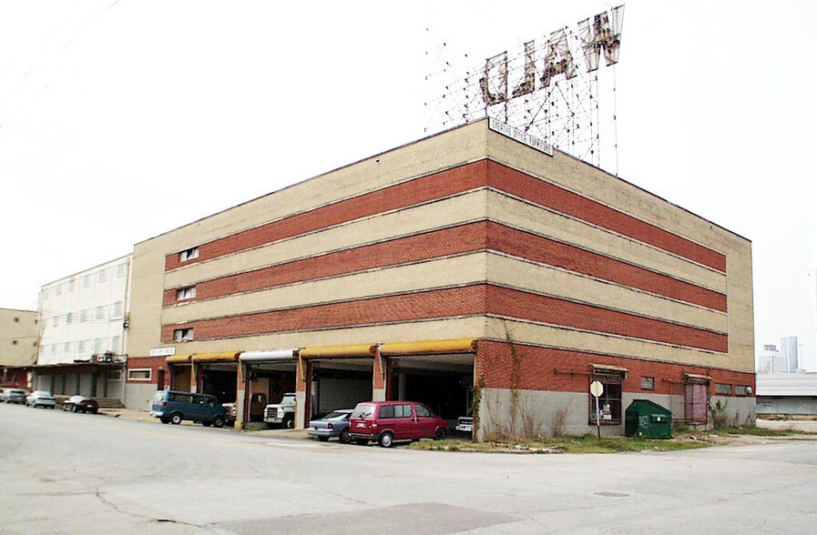 More Photos Of 812 Live Oak St, Houston Office For Sale