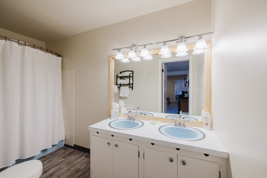 More Photos Of 925 Lamoille Hwy, Lamoille Hotel For Sale