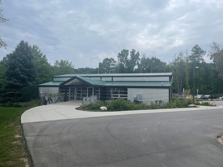 More Photos Of 205 Rowe Rd, Milford Veterinarian Kennel For Sale