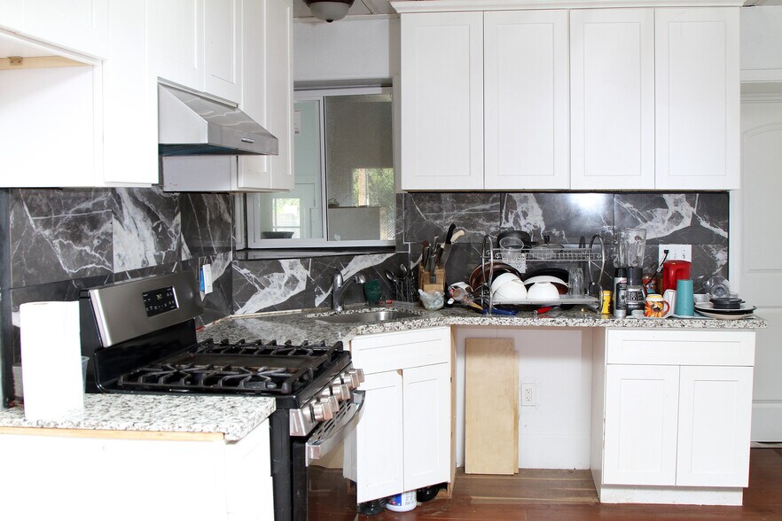 More Photos Of 1636 S Clovis Ave, Fresno Specialty For Sale