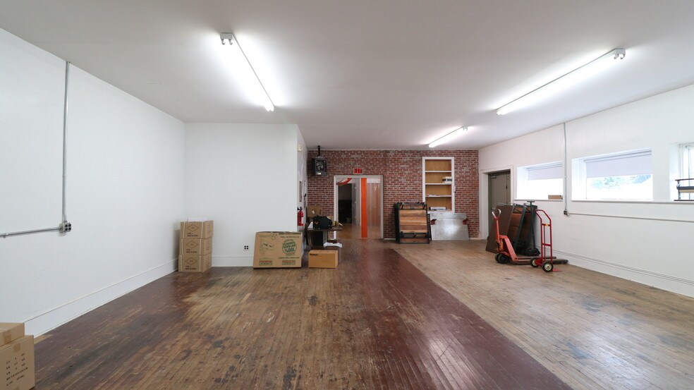 More Photos Of 214-218 S 4th St, Perkasie Warehouse For Lease
