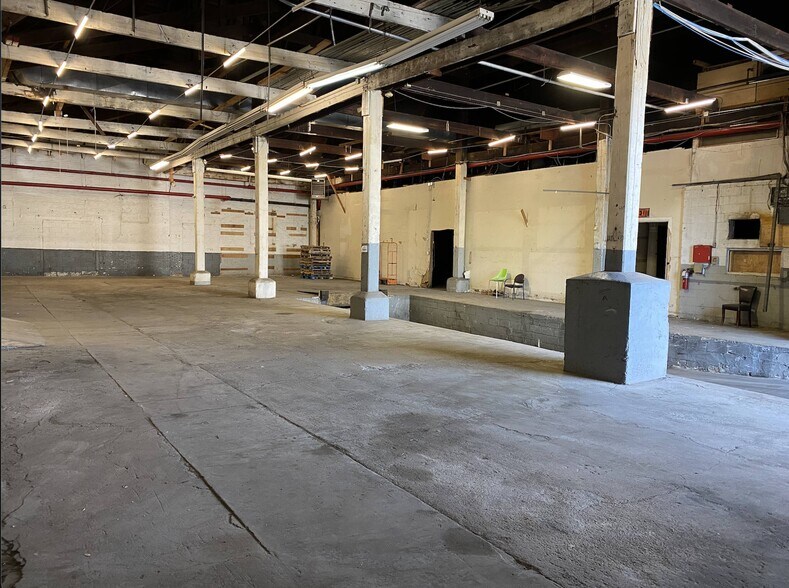 More Photos Of 84 18th St, Brooklyn Warehouse For Lease