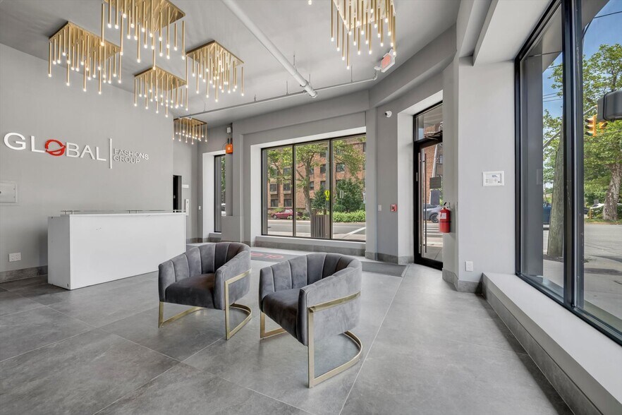 More Photos Of 705 Middle Neck Rd, Great Neck Coworking Space