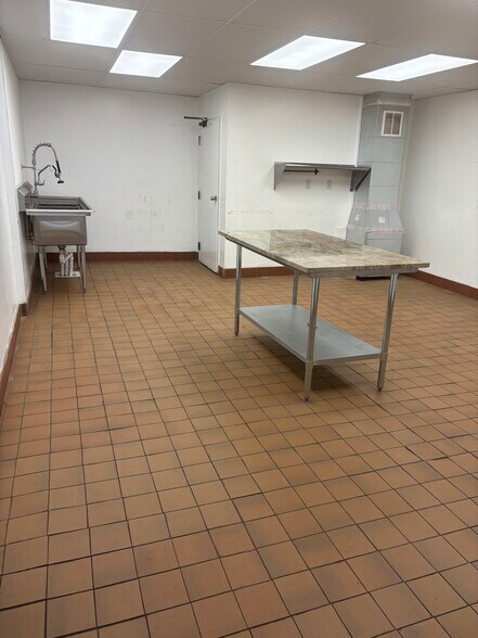 More Photos Of 19 W Bel Air Ave, Aberdeen Storefront For Lease