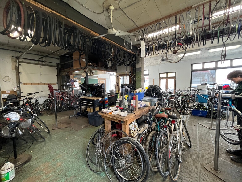 More Photos Of 473 Bronson Ave, Ottawa Storefront Retail Office For Lease