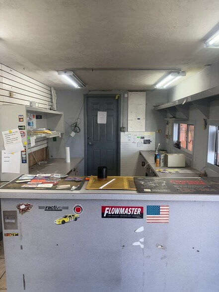 More Photos Of 250 NE 44th St, Oakland Park Auto Repair For Sale