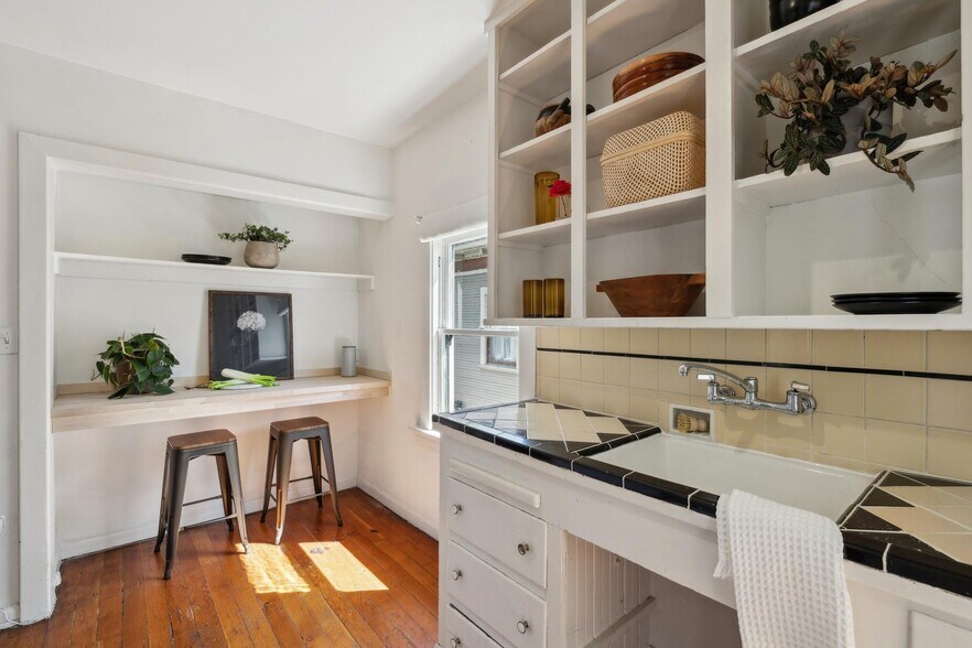 More Photos Of 449 37th St, Oakland Apartments For Sale