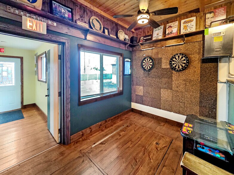 More Photos Of 308 W Bayfield St, Washburn Bar For Sale
