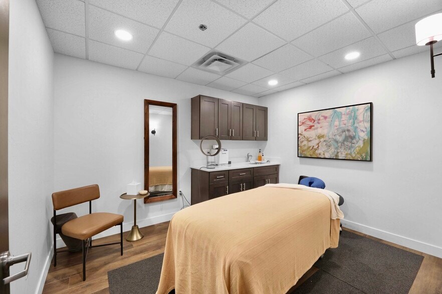 More Photos Of 5620 W Thunderbird Rd, Glendale Medical For Sale