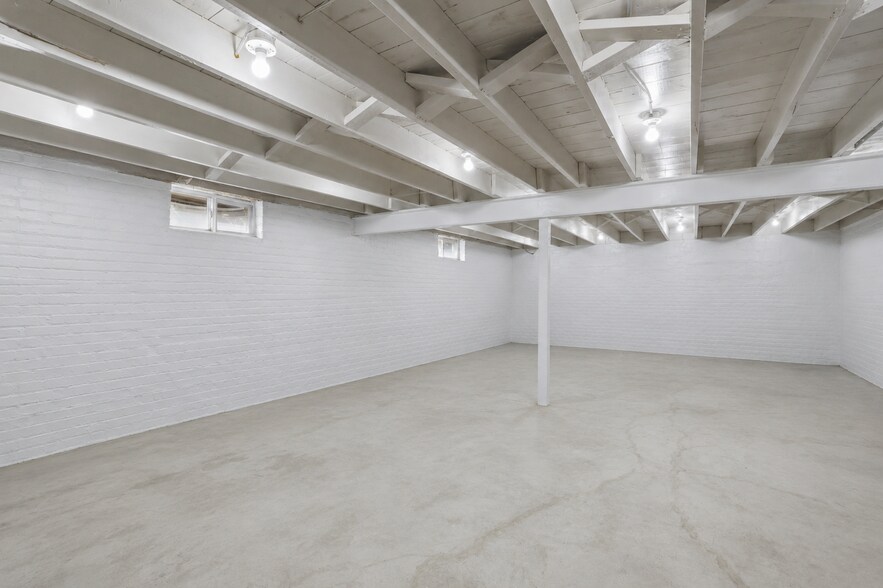 More Photos Of 118 Grand St, Kingston Freestanding For Sale
