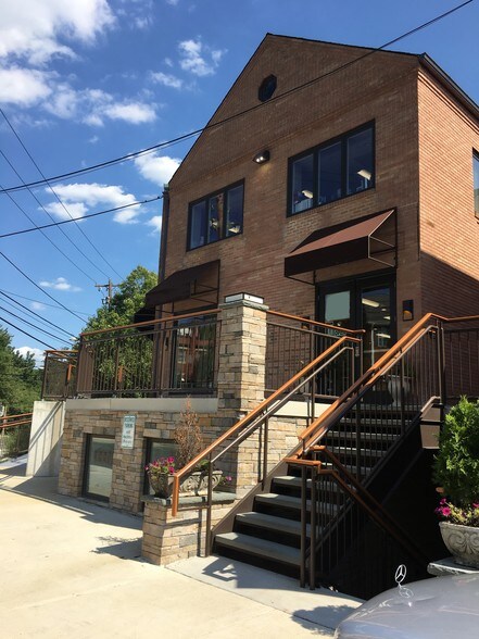 More Photos Of 4418 MacArthur Blvd NW, Washington Storefront Retail Office For Lease