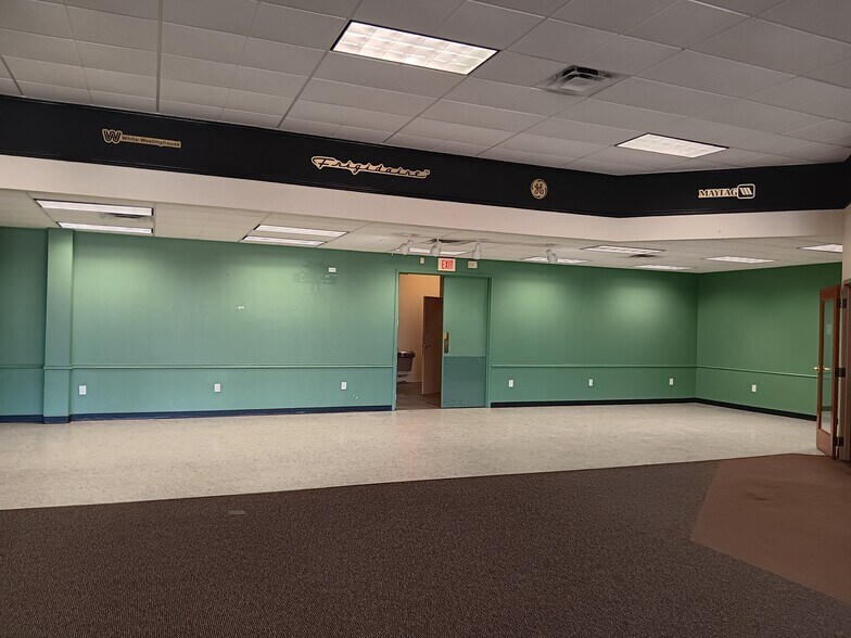 More Photos Of 9230 N Highway 6, Navasota Freestanding For Sale