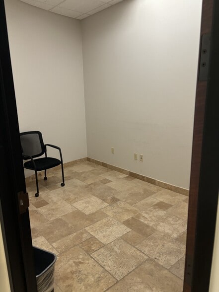 More Photos Of 20325 N 51st Ave, Glendale Office For Sale