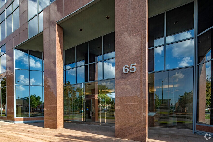 More Photos Of 65 Overlea Blvd, Toronto Office For Lease