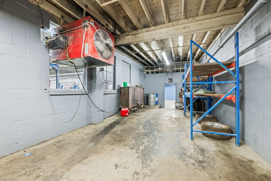 More Photos Of 1441 Central Ave, Columbus Auto Repair For Lease