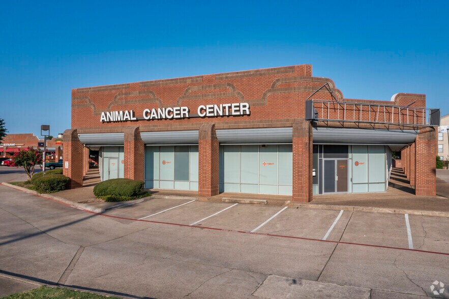 More Photos Of 12101 Greenville Ave, Dallas Storefront For Sale