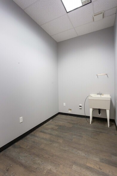 More Photos Of 1940 W Elliot Rd, Gilbert Food Processing For Lease