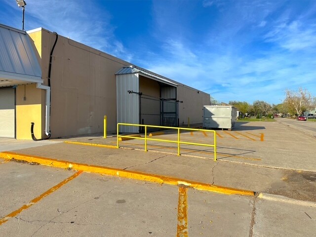 More Photos Of 616 US Highway 181, Taft Freestanding For Sale