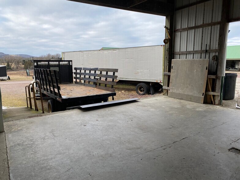 More Photos Of 103 Kerber Ln, Poultney Warehouse For Lease