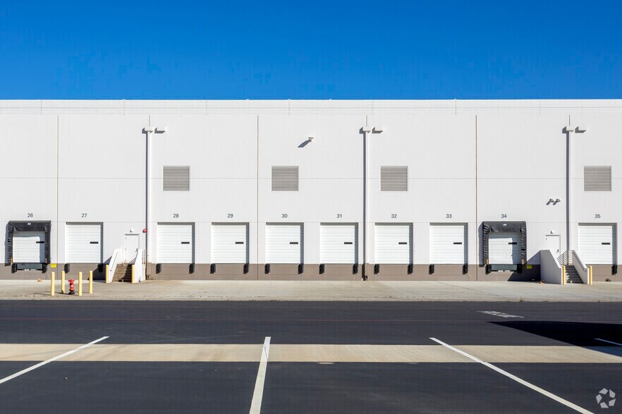 More Photos Of 1150 E Arbor Rd, Tracy Warehouse For Lease