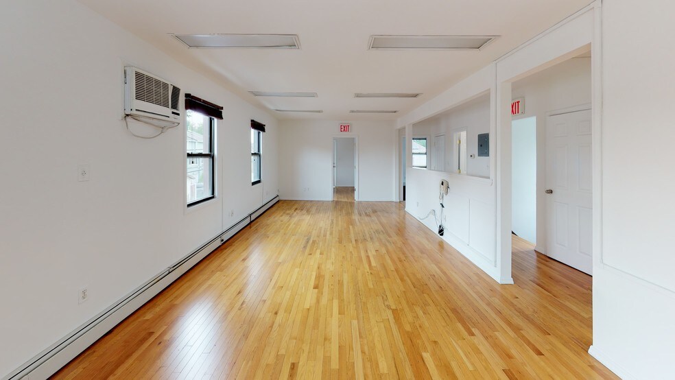 More Photos Of 4089 Victory Blvd, Staten Island Storefront Retail Office For Lease