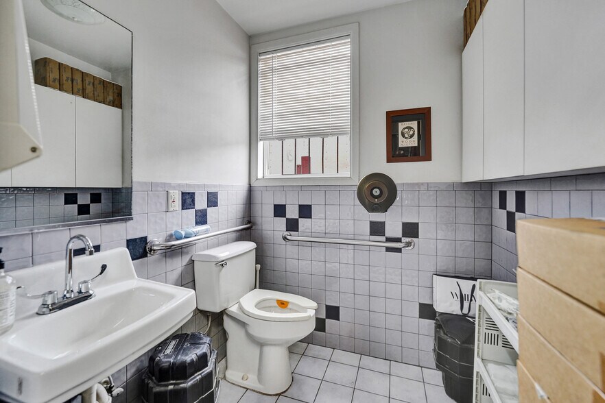 More Photos Of 121 SE 1st Ave, Dania Beach Auto Repair For Lease