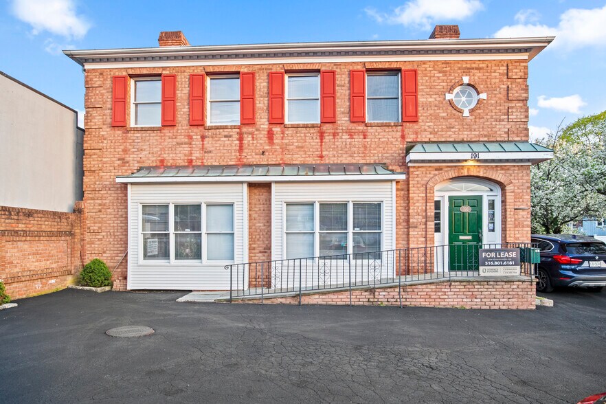More Photos Of 191 Forest Ave, Locust Valley Storefront Retail Office For Sale