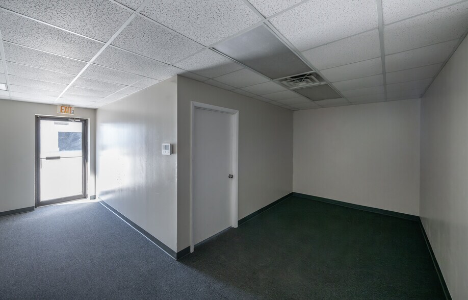 More Photos Of 4850 Collins Rd, Jacksonville Warehouse For Lease