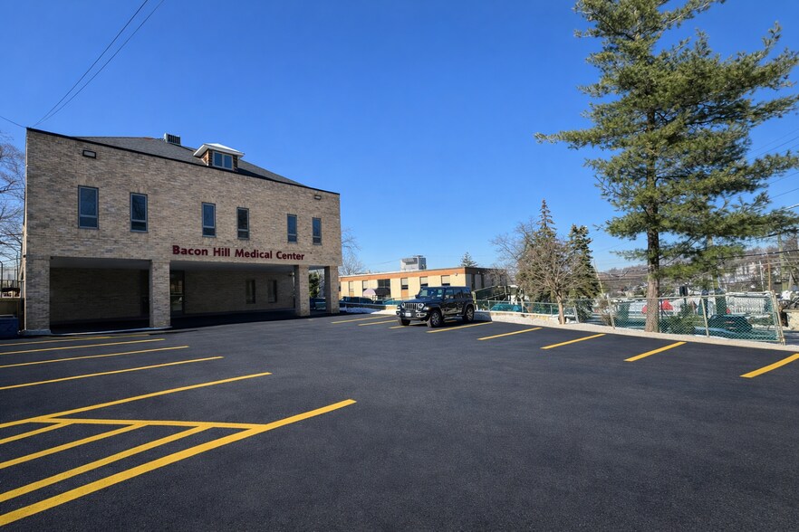 More Photos Of 20 Beacon Hill Dr, Dobbs Ferry Office For Lease