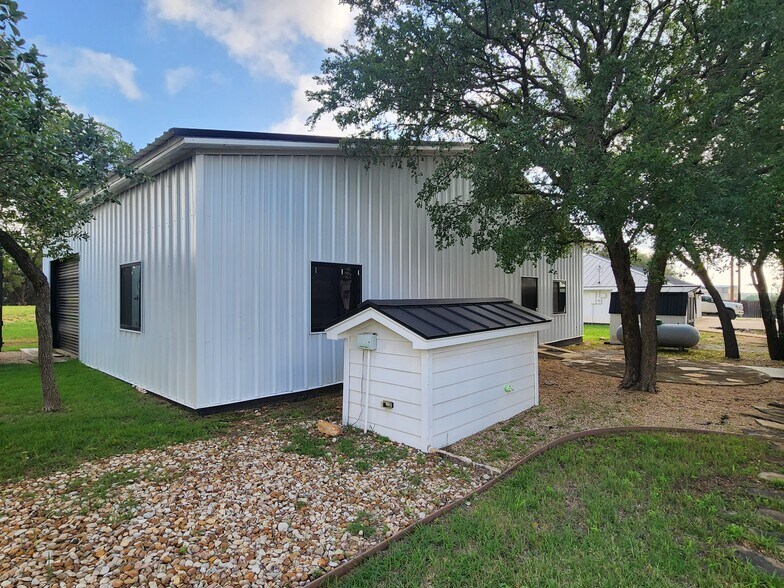 More Photos Of 102 County Road 180, Leander Loft Creative Space For Sale