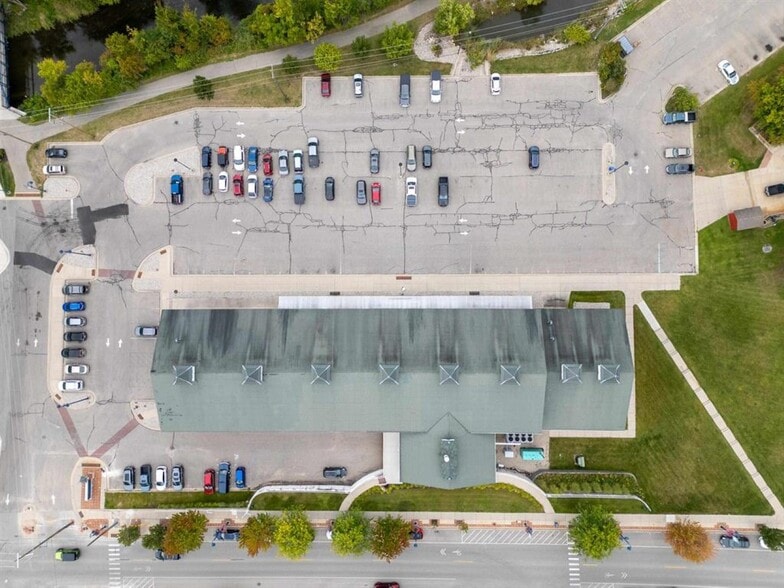 More Photos Of 322 Broadway St, Mount Pleasant Flex For Sale