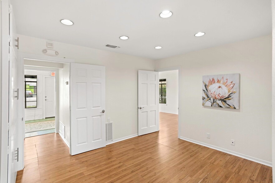 More Photos Of 5600 San Pedro Ave, San Antonio Office Residential For Sale