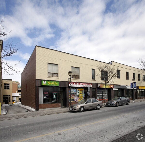 More Photos Of 8-28 Queen St W, Brampton Storefront Retail Residential For Lease
