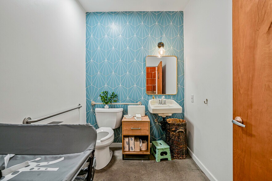 More Photos Of 325 15th St, San Diego Loft Creative Space For Lease